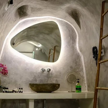 Holiday home Evnoikon Ii Amazing Jacuzzi-cave House In
